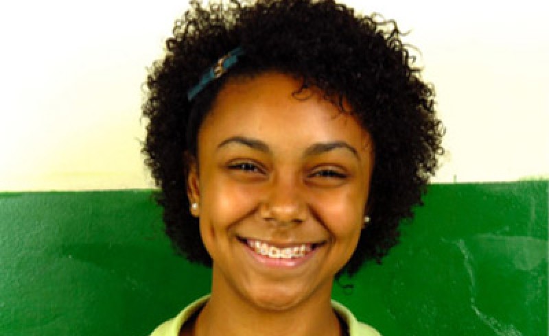 Suellen, ein Kind im Projekt Uere in Rio de Janeiro